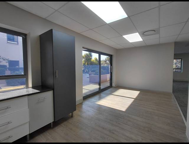 249M² OFFICE TO LET IN BRYANSTON